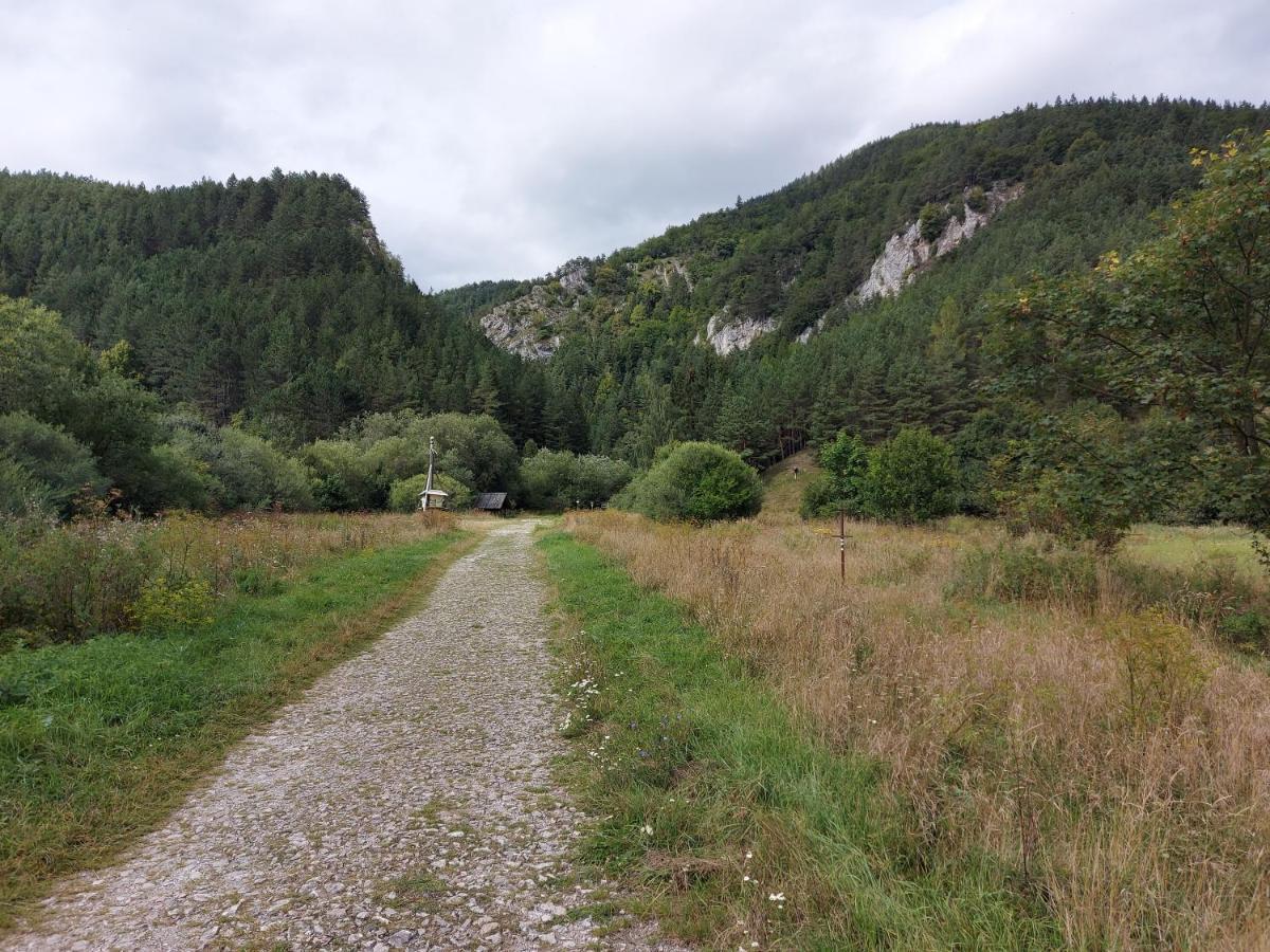 Chalupy Tri Grose Vlasky Bešeňová Buitenkant foto