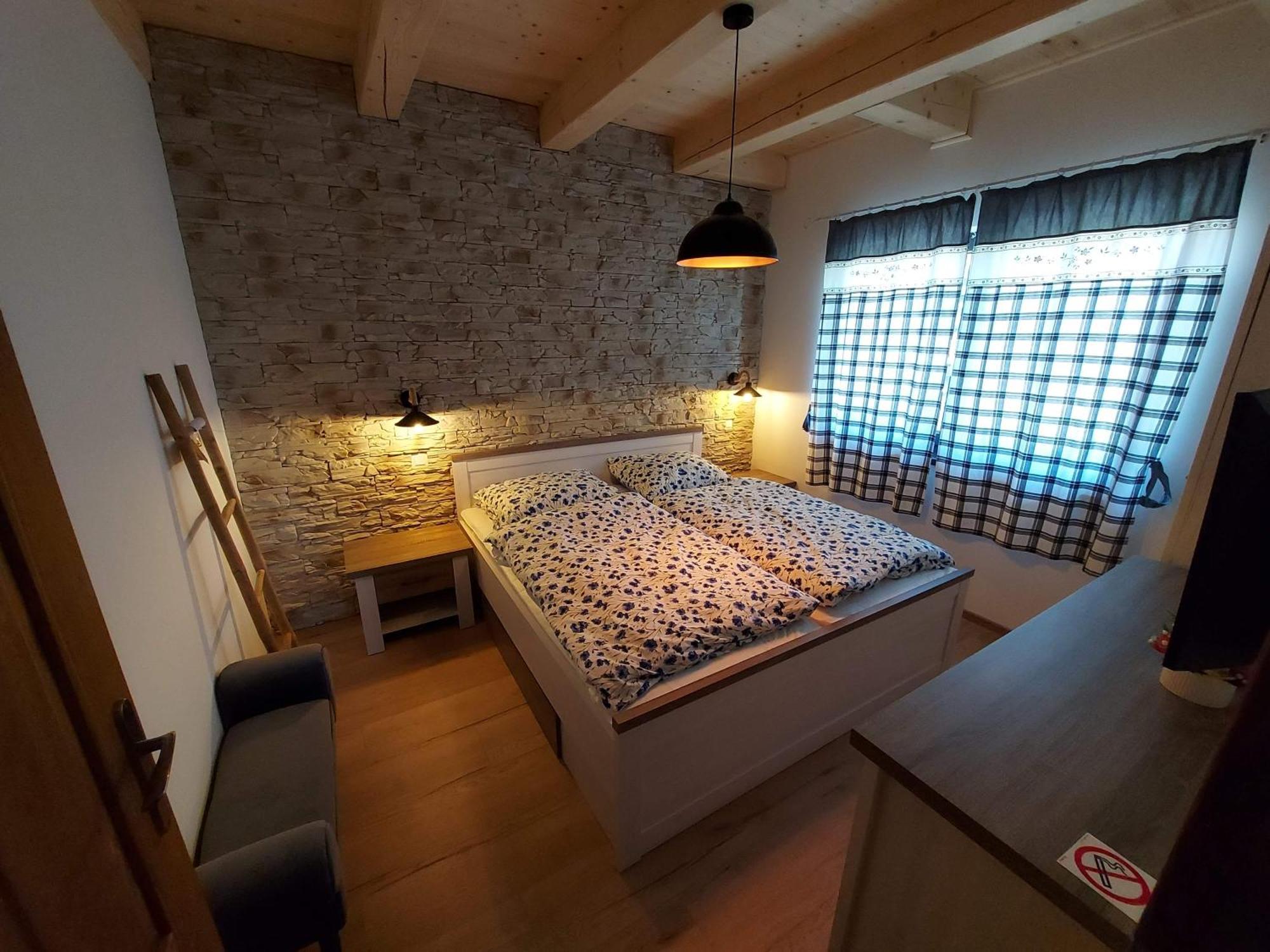 Chalupy Tri Grose Vlasky Bešeňová Buitenkant foto