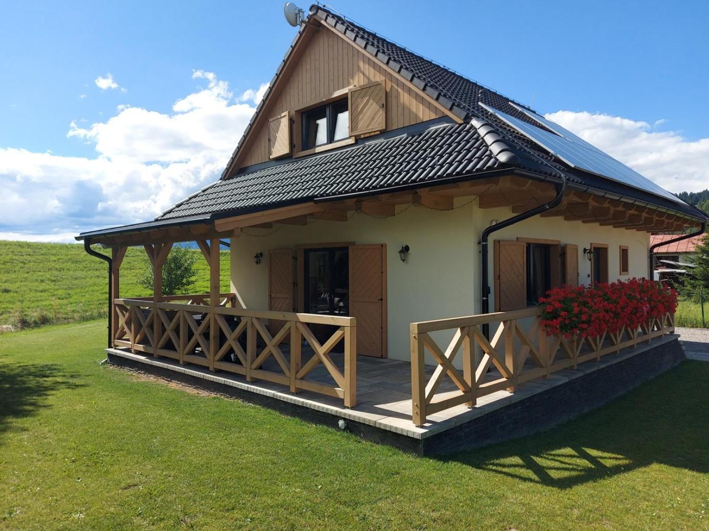 Chalupy Tri Grose Vlasky Bešeňová Buitenkant foto